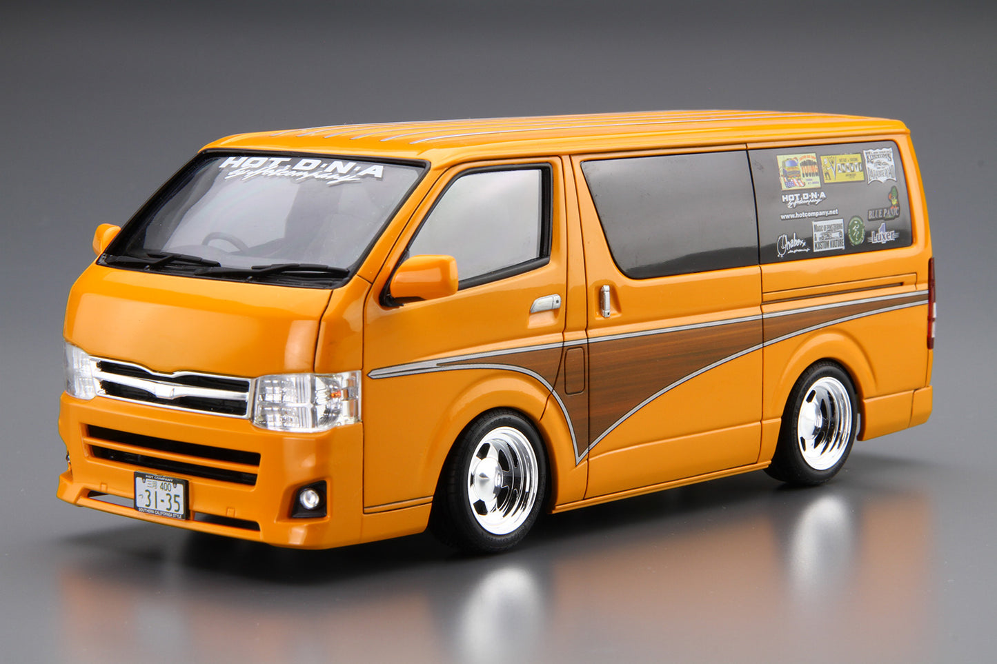 Aoshima 1/24 Hot Company TRH200V Hiace 12 (Toyota)