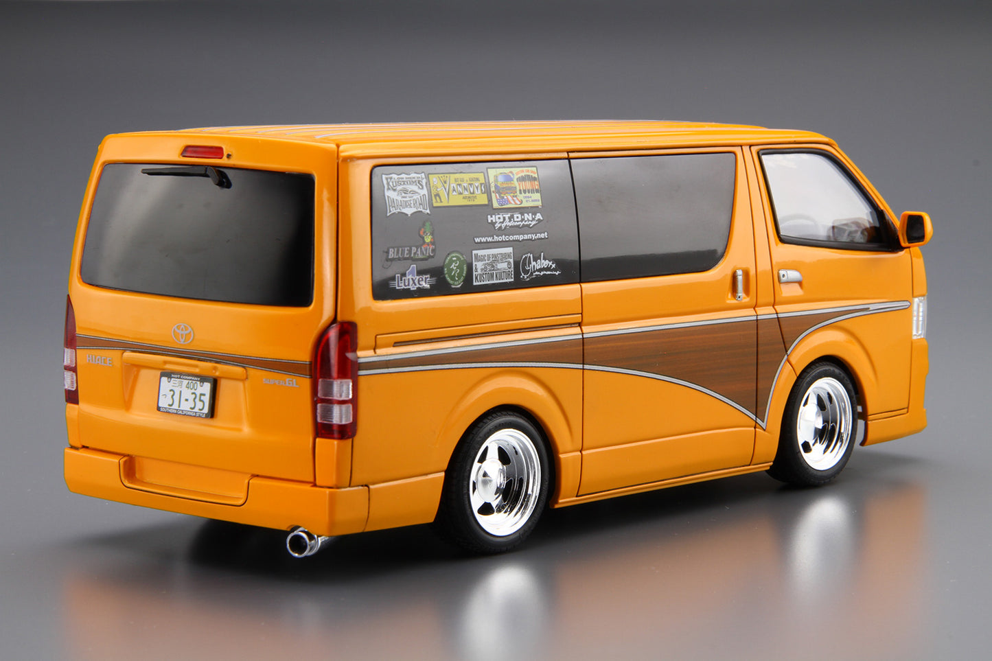 Aoshima 1/24 Hot Company TRH200V Hiace 12 (Toyota)