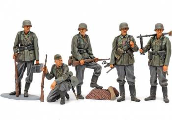 TAM35371   —  1/35 German Infantry Mid-WWII